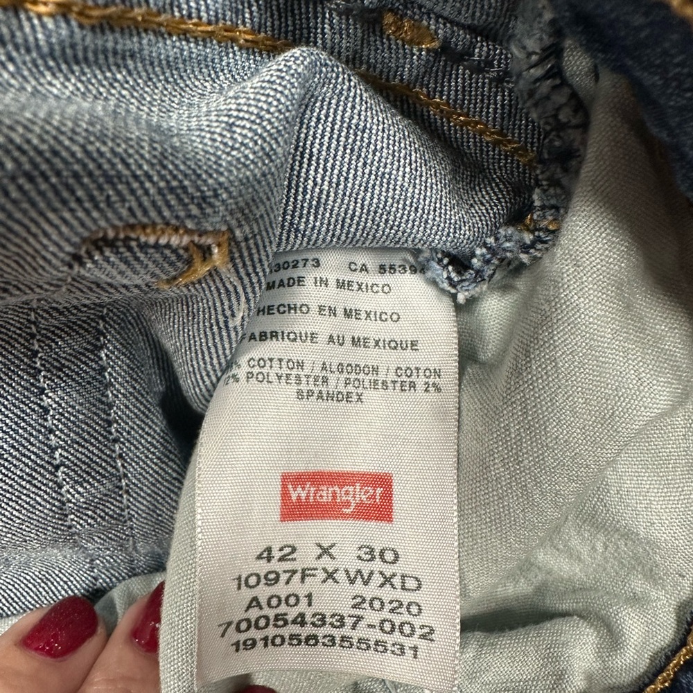 Wrangler Men's Blue Jeans size 42 W 30 L - Picture 2 of 5